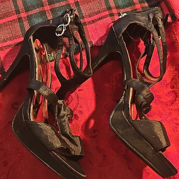 Shoes - Picture 2 of 4